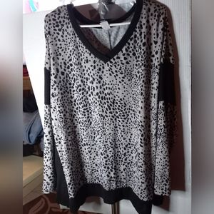 "Honeyme" Colorblock Leopard Print Oversized Long Sleeve Top (Plus size XXXL)